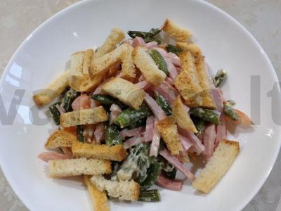 Skani pupelių salotos su skrudinta duona Žingsnis 6