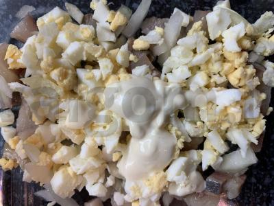 Salotas „Silkė po kailiu“ su garstyčių padažu Žingsnis 7