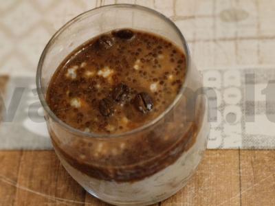 Kavos pudingas su vyšnių sultimis ir chia sėklomis pagrindine nuotrauka