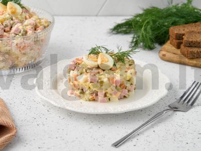 Olivje pagal sovietų receptą pagrindine nuotrauka