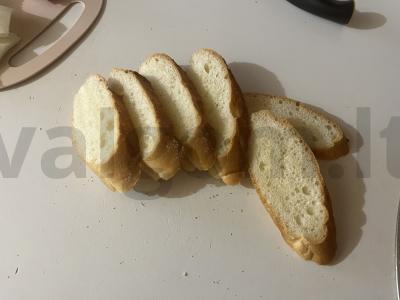 Sotūs sumuštiniai su keptomis dešrelėmis Žingsnis 1