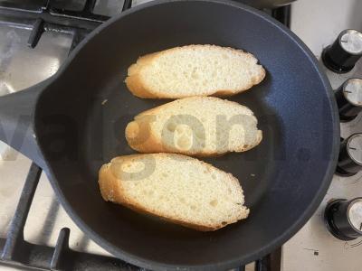 Sotūs sumuštiniai su keptomis dešrelėmis Žingsnis 3