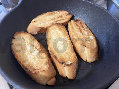 Sotūs sumuštiniai su keptomis dešrelėmis Žingsnis 4