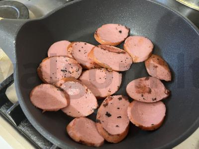 Sotūs sumuštiniai su keptomis dešrelėmis Žingsnis 6