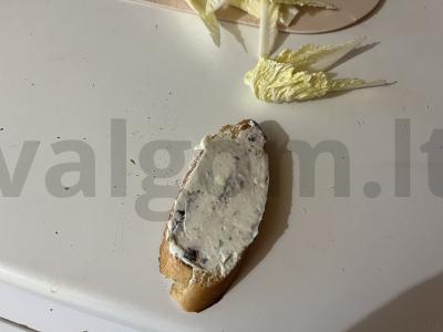 Sotūs sumuštiniai su keptomis dešrelėmis Žingsnis 7