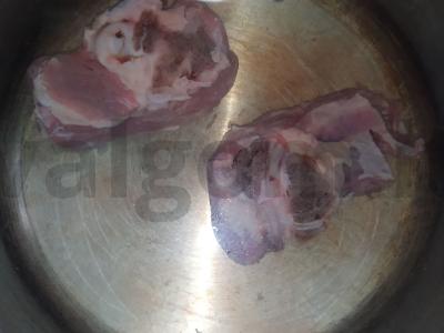 Sriuba su grikių kruopomis ant jautienos kaulų Žingsnis 1