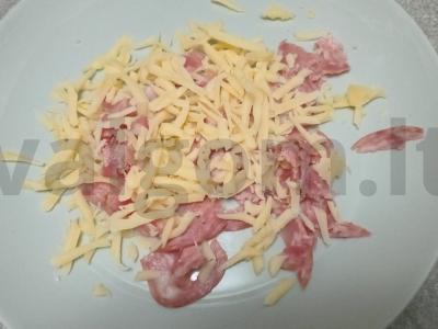 Traškūs trikampiai iš lavašo su salchichon dešra Žingsnis 2