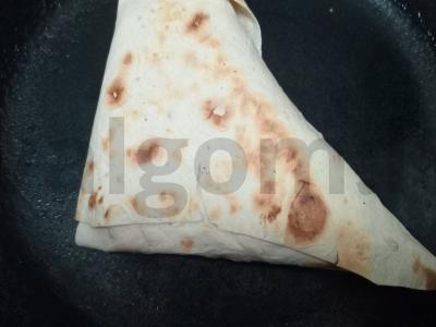 Traškūs trikampiai iš lavašo su salchichon dešra Žingsnis 9