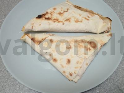 Traškūs trikampiai iš lavašo su salchichon dešra Žingsnis 10