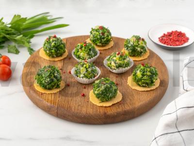 Sūrio rutuliukai su česnaku pagrindine nuotrauka