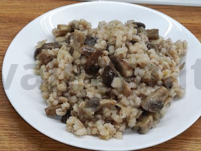 Perlo košė su grybais kaip garnyras pagrindine nuotrauka