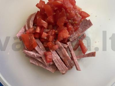 Salotas su pomidoru ir baltais pupelėmis Žingsnis 2