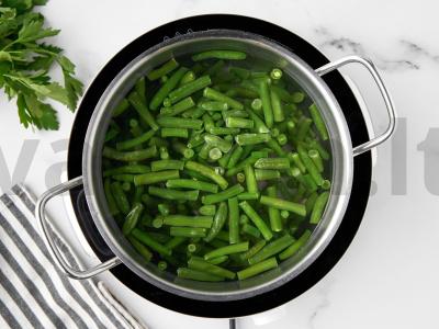 Žalioji pupelė, kepta su kiaušiniais ir daržovėmis Žingsnis 1