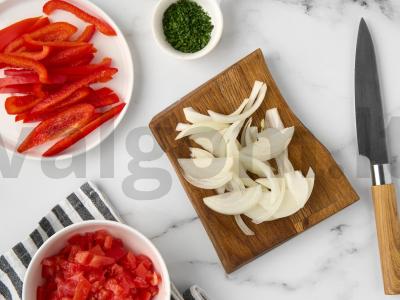 Žalioji pupelė, kepta su kiaušiniais ir daržovėmis Žingsnis 2