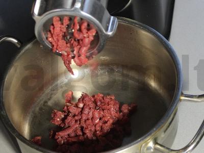 Koldūnai su elniena ir spanguolių padažu Žingsnis 7