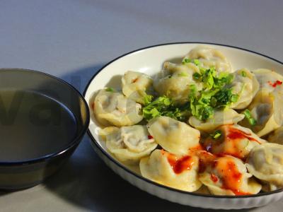 Koldūnai su elniena ir spanguolių padažu pagrindine nuotrauka