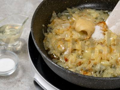 Klasikinis prancūziškas svogūnų pyragas Žingsnis 7