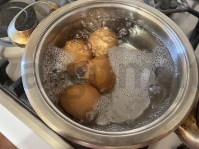 Paprastas olivje su konservuotais žirneliais Žingsnis 3