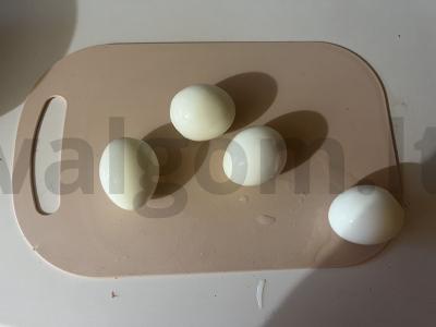 Paprastas olivje su konservuotais žirneliais Žingsnis 4