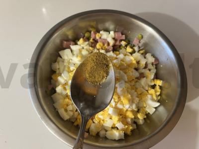 Paprastas olivje su konservuotais žirneliais Žingsnis 8