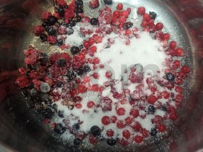 Raudonųjų serbentų ir aviečių kisielius Žingsnis 1