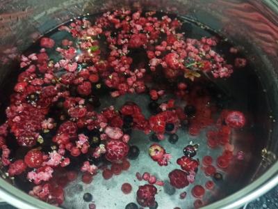 Raudonųjų serbentų ir aviečių kisielius Žingsnis 2