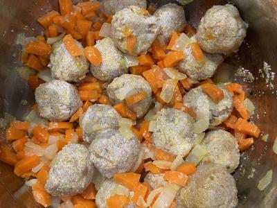 Grietinėlės sriuba su meatballs Žingsnis 2