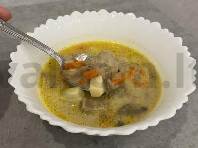 Grietinėlės sriuba su meatballs pagrindine nuotrauka