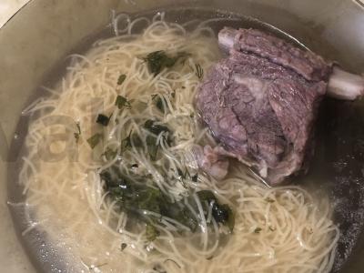 Sriuba su namine makaronais ir jautiena pagrindine nuotrauka