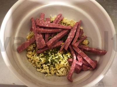 Greito paruošimo makaronai su dešra ir petražolėmis Žingsnis 2