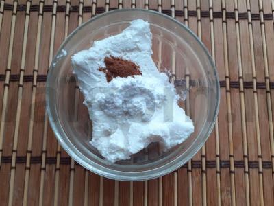 Varškės desertas su kokosų drožlėmis Žingsnis 1