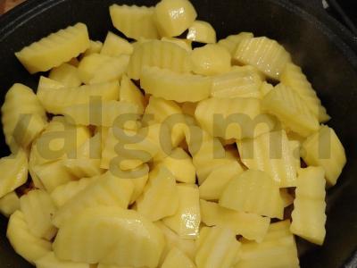 Bulvės su mėsa sultinyje pietums Žingsnis 3