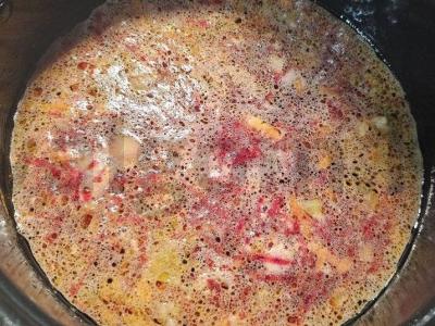 Mėsos barščiai lėtoje viryklėje Žingsnis 4