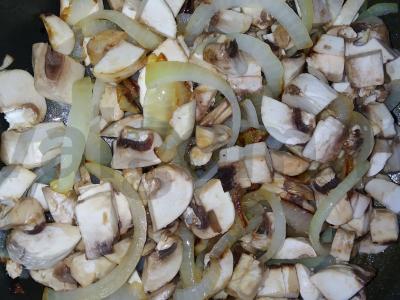 Tortilija su grybais, keptu svogūnu, dešra ir krapais Žingsnis 2