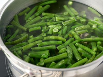 Žaliosios pupelės su midijomis Žingsnis 1