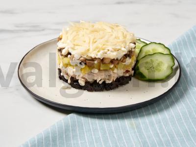 Salotas „Venecija“ su džiovintais abrikosais pagrindine nuotrauka