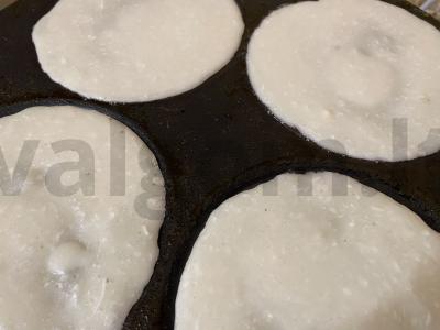 Blynai su kefyru ir kokosų drožlėmis Žingsnis 2