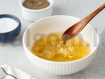 Vegetariškas „Cezario“ salotas su krevetėmis Žingsnis 1