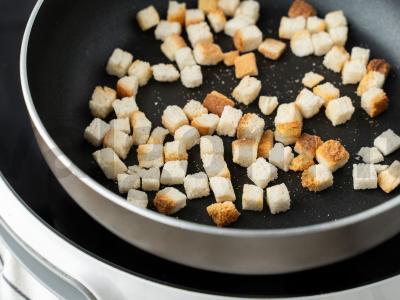 Vegetariškas „Cezario“ salotas su krevetėmis Žingsnis 2