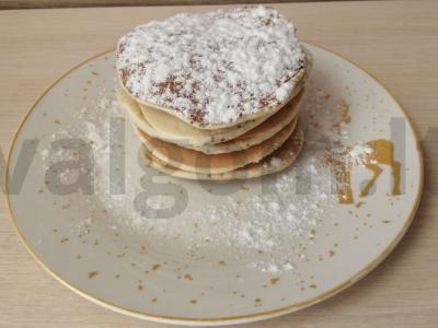 Blynai su aguonomis ant vandens pagrindine nuotrauka