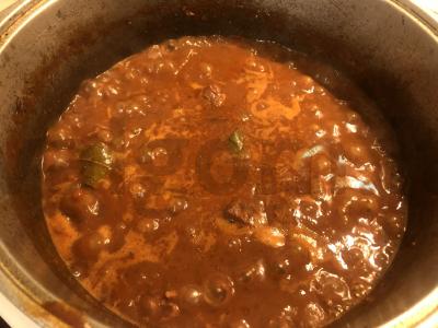 Mėsos troškinys su jautiena pagrindine nuotrauka