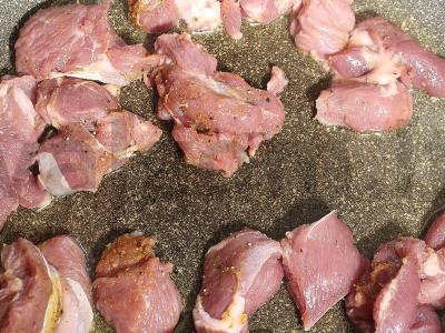 Kalakutų šlaunelė grietinėlės padaže su sūriu ir svogūnais Žingsnis 3