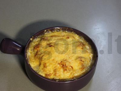 Kalakutų šlaunelė grietinėlės padaže su sūriu ir svogūnais Žingsnis 12