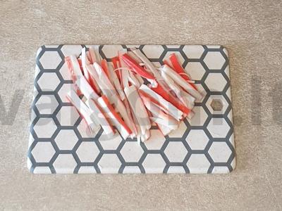 Vasaros ritinėliai su krabų lazdelėmis Žingsnis 2