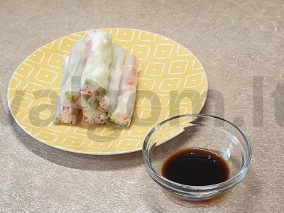 Vasaros ritinėliai su krabų lazdelėmis pagrindine nuotrauka