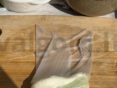 Sūrio ritinėliai su lašiša ir sezoniniais daržovėmis Žingsnis 2