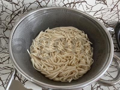 Kvietinė makaronai su padažu ir daržovėmis Žingsnis 2