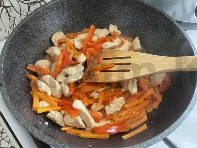 Kvietinė makaronai su padažu ir daržovėmis Žingsnis 3