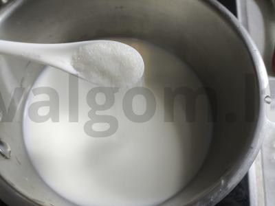 Kvietinė košė su džiovintais vaisiais Žingsnis 1