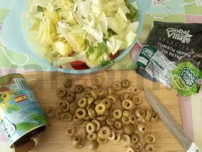 Daržovių salotas su alyvuogėmis per 15 minučių Žingsnis 3